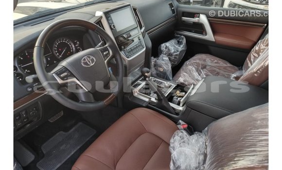 Acheter Import Voiture Toyota Land Cruiser Blanc à Import - Dubai, Central Acheter Import Voiture Toyota Land Cruiser Blanc à Import - Dubai, Central