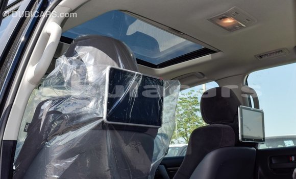 Acheter Import Voiture Toyota Land Cruiser Noir à Import - Dubai, Central Acheter Import Voiture Toyota Land Cruiser Noir à Import - Dubai, Central