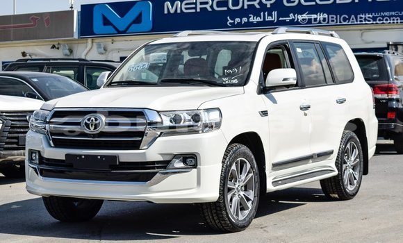 Acheter Import Voiture Toyota Land Cruiser Blanc à Import - Dubai, Central Acheter Import Voiture Toyota Land Cruiser Blanc à Import - Dubai, Central