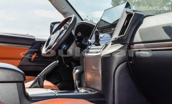 Acheter Import Voiture Toyota Land Cruiser Blanc à Import - Dubai, Central Acheter Import Voiture Toyota Land Cruiser Blanc à Import - Dubai, Central