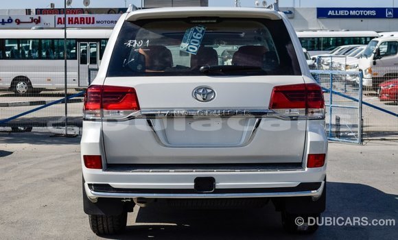 Acheter Import Voiture Toyota Land Cruiser Blanc à Import - Dubai, Central Acheter Import Voiture Toyota Land Cruiser Blanc à Import - Dubai, Central