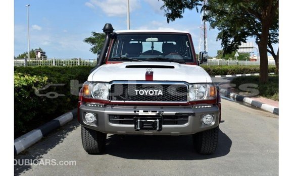 Acheter Import Voiture Toyota Land Cruiser Rouge à Import - Dubai, Central Acheter Import Voiture Toyota Land Cruiser Rouge à Import - Dubai, Central