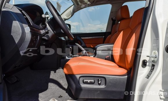 Acheter Import Voiture Toyota Land Cruiser Blanc à Import - Dubai, Central Acheter Import Voiture Toyota Land Cruiser Blanc à Import - Dubai, Central