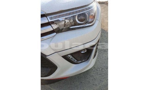 Buy Import Toyota Hilux White Car in Import - Dubai in Central Buy Import Toyota Hilux White Car in Import - Dubai in Central