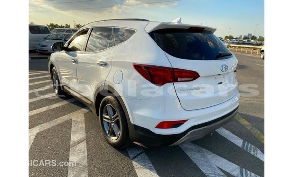 Buy Import Hyundai Santa Fe White Car in Import - Dubai in Central Buy Import Hyundai Santa Fe White Car in Import - Dubai in Central