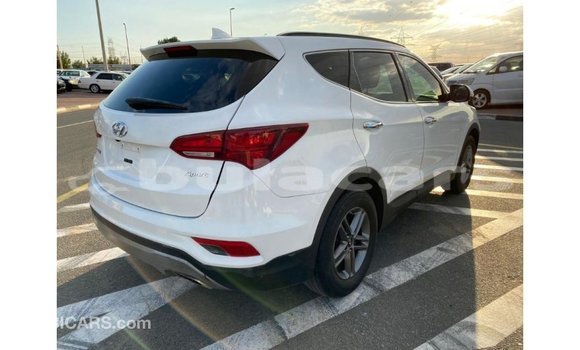 Buy Import Hyundai Santa Fe White Car in Import - Dubai in Central Buy Import Hyundai Santa Fe White Car in Import - Dubai in Central