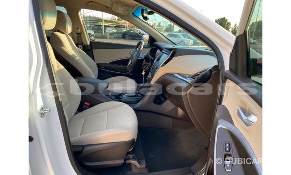 Buy Import Hyundai Santa Fe White Car in Import - Dubai in Central Buy Import Hyundai Santa Fe White Car in Import - Dubai in Central