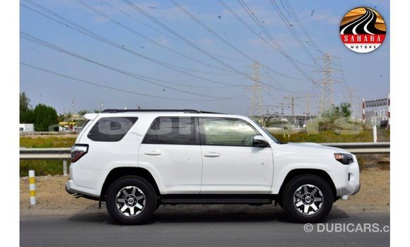 Acheter Import Voiture Toyota 4Runner Blanc à Import - Dubai, Central Acheter Import Voiture Toyota 4Runner Blanc à Import - Dubai, Central