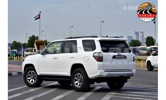 Acheter Import Voiture Toyota 4Runner Blanc à Import - Dubai, Central Acheter Import Voiture Toyota 4Runner Blanc à Import - Dubai, Central