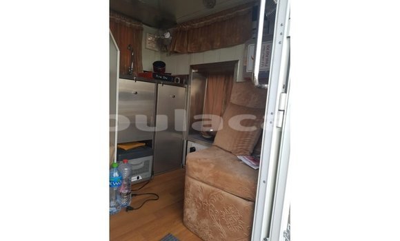 Acheter Import Voiture Kia Carens Blanc à Import - Dubai, Central Acheter Import Voiture Kia Carens Blanc à Import - Dubai, Central