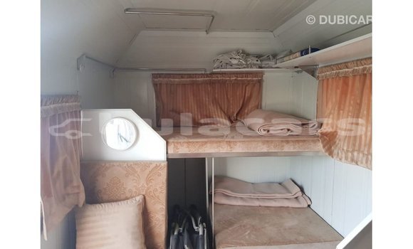 Acheter Import Voiture Kia Carens Blanc à Import - Dubai, Central Acheter Import Voiture Kia Carens Blanc à Import - Dubai, Central