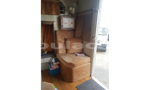 Acheter Import Voiture Kia Carens Blanc à Import - Dubai, Central Acheter Import Voiture Kia Carens Blanc à Import - Dubai, Central