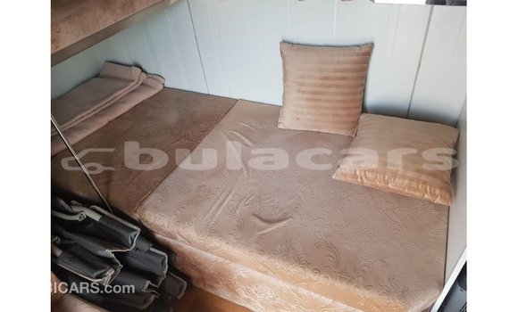 Acheter Import Voiture Kia Carens Blanc à Import - Dubai, Central Acheter Import Voiture Kia Carens Blanc à Import - Dubai, Central