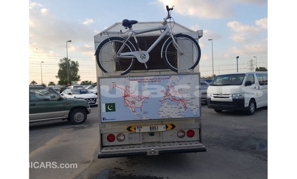 Acheter Import Voiture Kia Carens Blanc à Import - Dubai, Central Acheter Import Voiture Kia Carens Blanc à Import - Dubai, Central