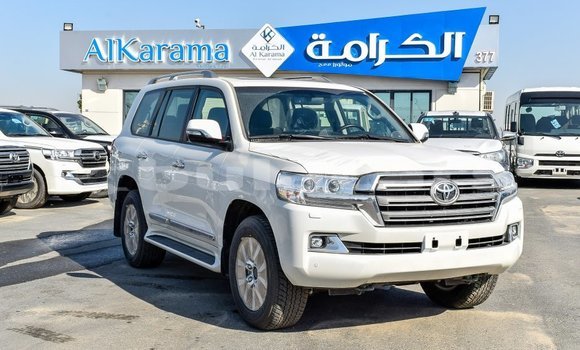 Acheter Import Voiture Toyota Land Cruiser Blanc à Import - Dubai, Central Acheter Import Voiture Toyota Land Cruiser Blanc à Import - Dubai, Central