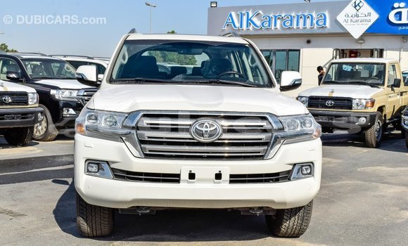 Acheter Import Voiture Toyota Land Cruiser Blanc à Import - Dubai, Central Acheter Import Voiture Toyota Land Cruiser Blanc à Import - Dubai, Central