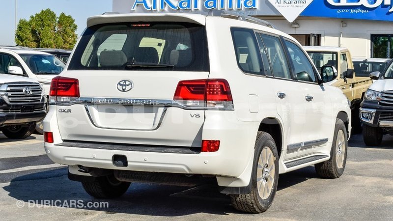 Big with watermark toyota land cruiser central import dubai 5719