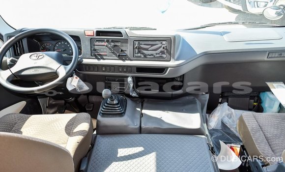 Acheter Import Voiture Toyota Coaster Blanc à Import - Dubai, Central Acheter Import Voiture Toyota Coaster Blanc à Import - Dubai, Central