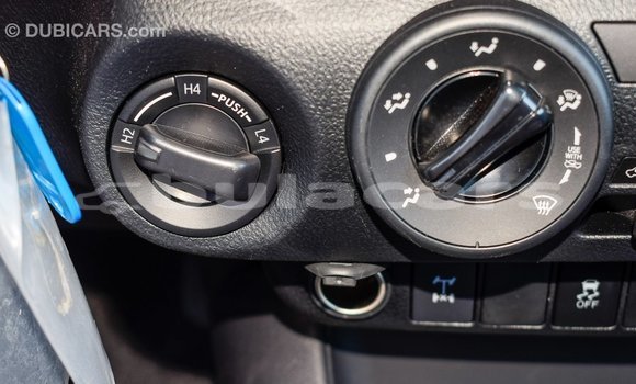 Acheter Import Voiture Toyota Hilux Blanc à Import - Dubai, Central Acheter Import Voiture Toyota Hilux Blanc à Import - Dubai, Central