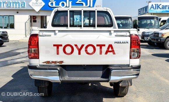 Acheter Import Voiture Toyota Hilux Blanc à Import - Dubai, Central Acheter Import Voiture Toyota Hilux Blanc à Import - Dubai, Central