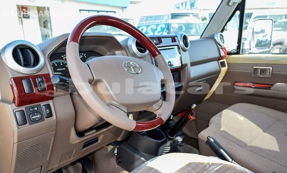 Buy Import Toyota Land Cruiser Beige Car in Import - Dubai in Central Buy Import Toyota Land Cruiser Beige Car in Import - Dubai in Central