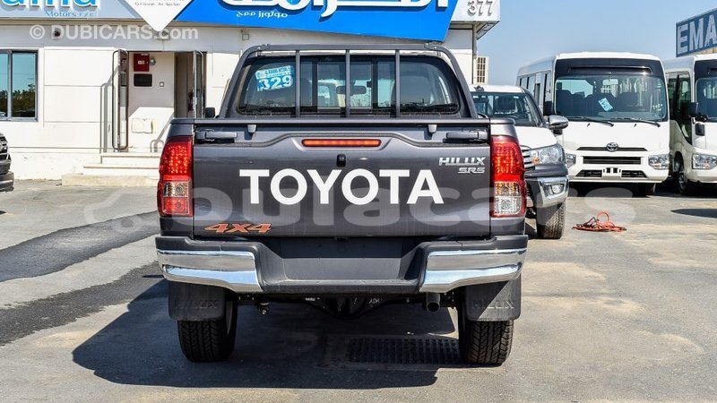 Big with watermark toyota hilux central import dubai 5725