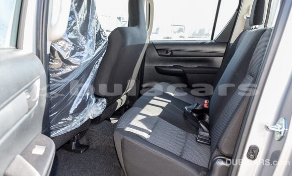 Acheter Import Voiture Toyota Hilux Gris à Import - Dubai, Central Acheter Import Voiture Toyota Hilux Gris à Import - Dubai, Central