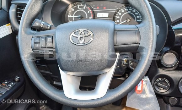 Acheter Import Voiture Toyota Hilux Gris à Import - Dubai, Central Acheter Import Voiture Toyota Hilux Gris à Import - Dubai, Central