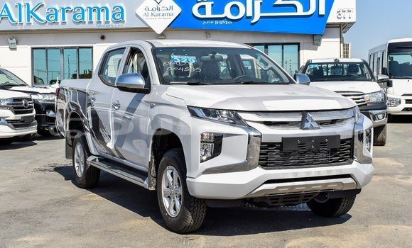 Acheter Import Voiture Mitsubishi L200 Blanc à Import - Dubai, Central Acheter Import Voiture Mitsubishi L200 Blanc à Import - Dubai, Central