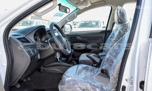 Acheter Import Voiture Mitsubishi L200 Blanc à Import - Dubai, Central Acheter Import Voiture Mitsubishi L200 Blanc à Import - Dubai, Central