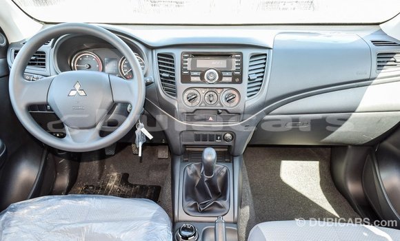 Acheter Import Voiture Mitsubishi L200 Blanc à Import - Dubai, Central Acheter Import Voiture Mitsubishi L200 Blanc à Import - Dubai, Central