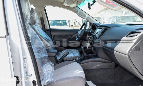 Acheter Import Voiture Mitsubishi L200 Blanc à Import - Dubai, Central Acheter Import Voiture Mitsubishi L200 Blanc à Import - Dubai, Central