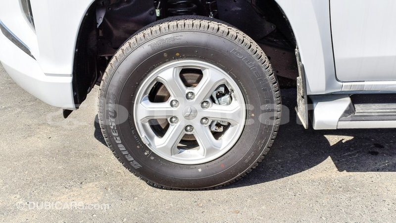 Big with watermark mitsubishi l200 central import dubai 5728