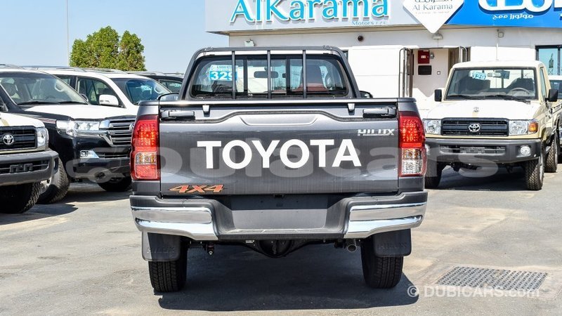 Big with watermark toyota hilux central import dubai 5729