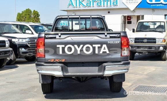 Acheter Import Voiture Toyota Hilux Gris à Import - Dubai, Central Acheter Import Voiture Toyota Hilux Gris à Import - Dubai, Central