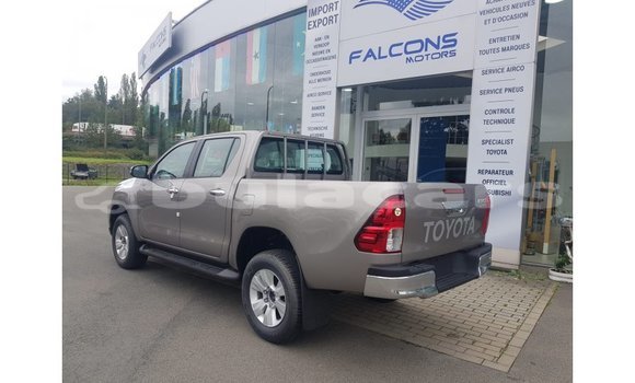 Buy Import Toyota Hilux Grey Car in Import - Dubai in Central Buy Import Toyota Hilux Grey Car in Import - Dubai in Central