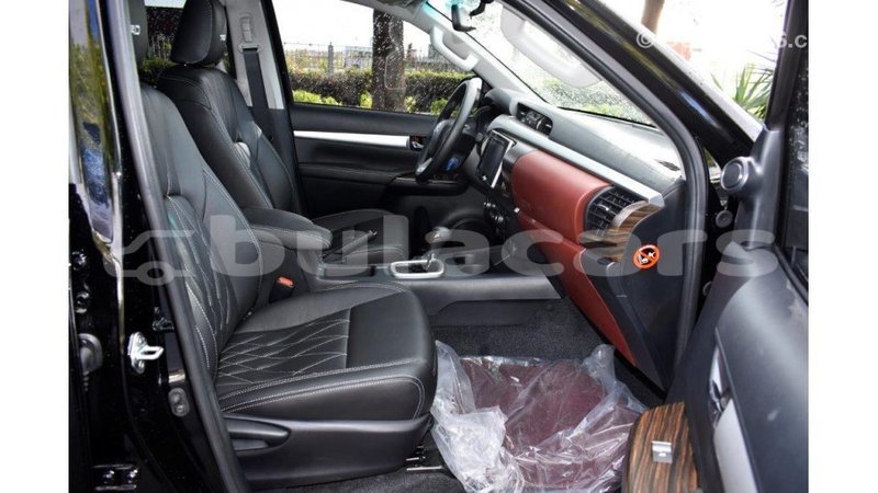 Big with watermark toyota hilux central import dubai 5738