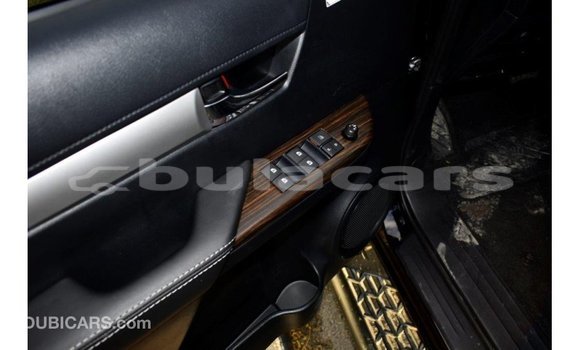 Acheter Import Voiture Toyota Hilux Noir à Import - Dubai, Central Acheter Import Voiture Toyota Hilux Noir à Import - Dubai, Central