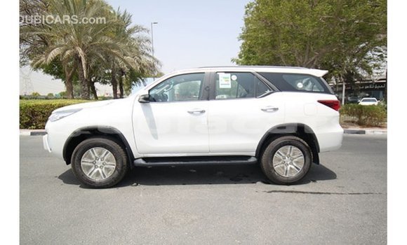 Acheter Import Voiture Toyota Fortuner Blanc à Import - Dubai, Central Acheter Import Voiture Toyota Fortuner Blanc à Import - Dubai, Central