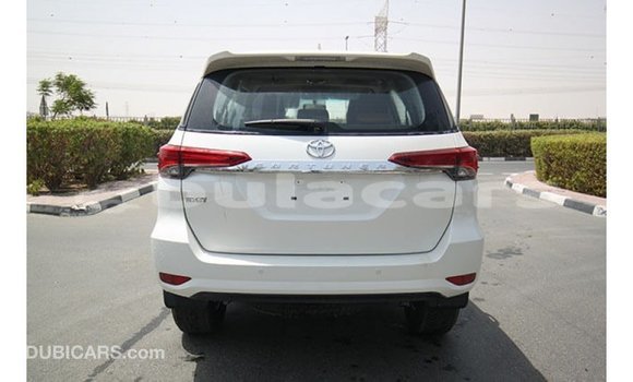 Acheter Import Voiture Toyota Fortuner Blanc à Import - Dubai, Central Acheter Import Voiture Toyota Fortuner Blanc à Import - Dubai, Central