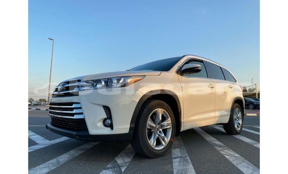 Buy Import Toyota Highlander White Car in Import - Dubai in Central Buy Import Toyota Highlander White Car in Import - Dubai in Central