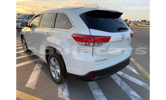 Buy Import Toyota Highlander White Car in Import - Dubai in Central Buy Import Toyota Highlander White Car in Import - Dubai in Central