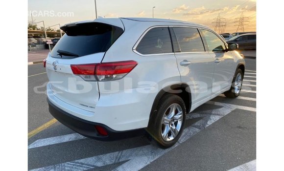 Buy Import Toyota Highlander White Car in Import - Dubai in Central Buy Import Toyota Highlander White Car in Import - Dubai in Central