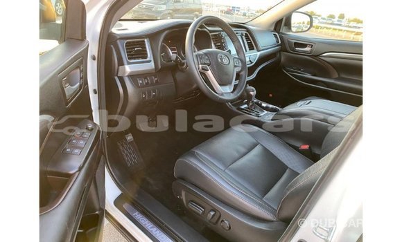 Buy Import Toyota Highlander White Car in Import - Dubai in Central Buy Import Toyota Highlander White Car in Import - Dubai in Central