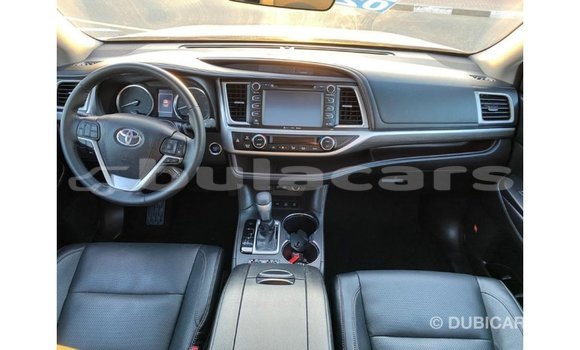 Buy Import Toyota Highlander White Car in Import - Dubai in Central Buy Import Toyota Highlander White Car in Import - Dubai in Central