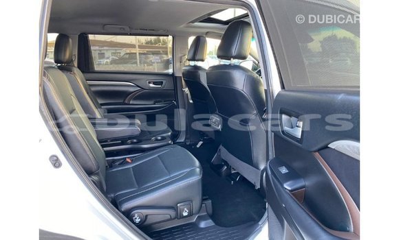 Buy Import Toyota Highlander White Car in Import - Dubai in Central Buy Import Toyota Highlander White Car in Import - Dubai in Central