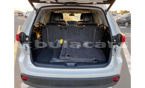 Buy Import Toyota Highlander White Car in Import - Dubai in Central Buy Import Toyota Highlander White Car in Import - Dubai in Central