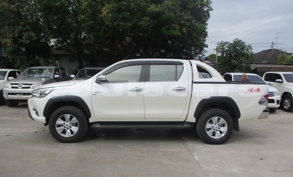 Acheter Occasion Voiture Toyota Hilux Blanc à Suva, Central Acheter Occasion Voiture Toyota Hilux Blanc à Suva, Central