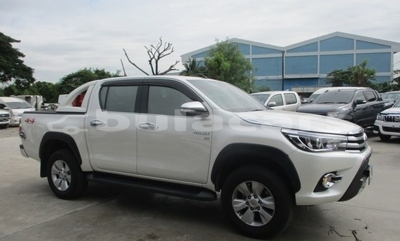 Acheter Occasion Voiture Toyota Hilux Blanc à Suva, Central Acheter Occasion Voiture Toyota Hilux Blanc à Suva, Central