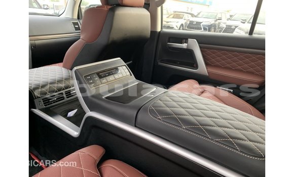 Acheter Import Voiture Toyota Land Cruiser Noir à Import - Dubai, Central Acheter Import Voiture Toyota Land Cruiser Noir à Import - Dubai, Central